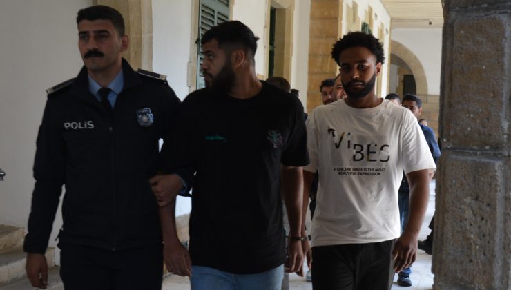 Gönyeli’de bir şahsa, hiçbir neden yokken sopalar ile vurarak bel kemiğinde kırık oluşmasına neden olan 2 kişi 2 gün tutuklu kalacak