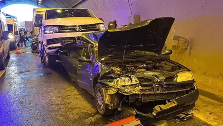 TEM Otoyolu’nda zinirleme kaza! 8 araç birbirine girdi