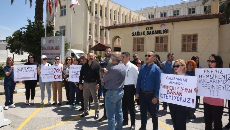 KTAMS ve KTHES Sağlık Bakanlığı önünde protesto eyleminde bulundu
