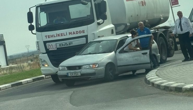 İskele’de, Tanker salon araca çember üzerinde çarptı