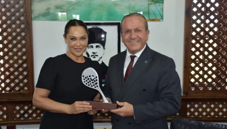 Ataoğlu, Avşar Cup Tenis Turnuvası için ülkemizde bulunan sanatçı Hülya Avşar’ı kabul etti