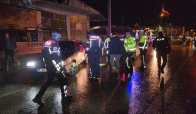 Girne’de, seyir halinde arabalarında içki şişesi olan ve polisin dur ikazına uymayan 2 kadına 91 bin TL ceza kesildi