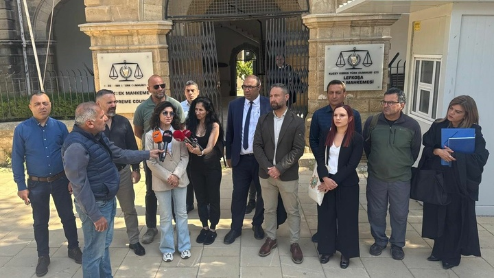 KTOEÖS ve KTÖS’ün Disiplin Tüzüğü’ndeki düzenlemeye ilişkin açtığı dava yarın. Sendikalar halkı yarın tek ses için mahkemeler önüne çağırdı
