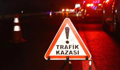 Gazimağusa’da park halindeki aracını çalıştırdıktan sonra 2 yaya ile taş duvara çarpan sürücü aracını devirdi