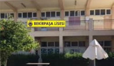 Bekir Paşa Lisesinde, bakanlığın sınav kararına karşı Okul Müdürü sınıfları kilitledi
