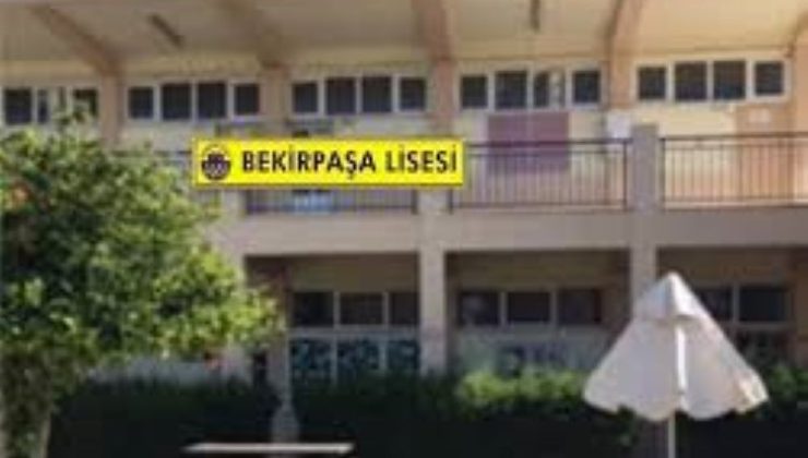 Bekir Paşa Lisesinde, bakanlığın sınav kararına karşı Okul Müdürü sınıfları kilitledi
