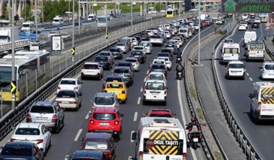 İstanbul’da yağış trafiği felç etti! Yoğunluğu yüzde 74’e çıktı