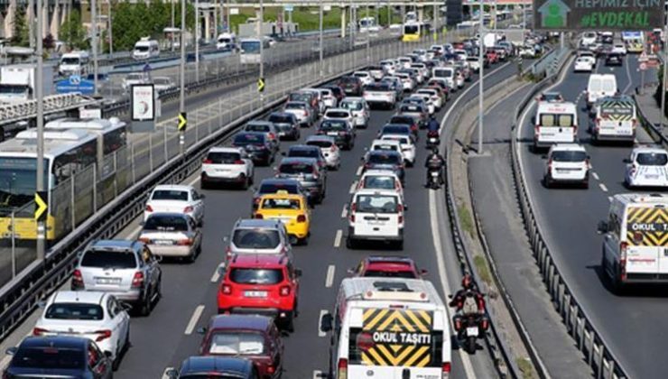 İstanbul’da yağış trafiği felç etti! Yoğunluğu yüzde 74’e çıktı