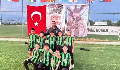 Küçük Kaymaklı U10 Takımından Göz Kamaştıran Başarı, Finale Adını Yazdırdı