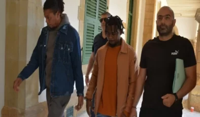 Uyuşturucu alıp verme ve tasarruf suçlaması ile tutuklanan 2 kişi kaçak çıkınca 3 süreyle cezaevine gönderildi