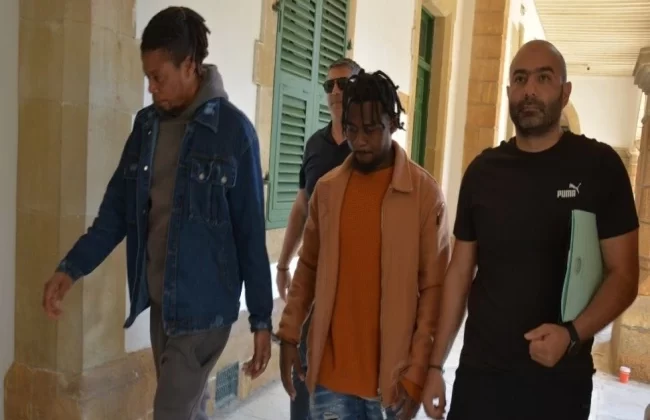 Uyuşturucu alıp verme ve tasarruf suçlaması ile tutuklanan 2 kişi kaçak çıkınca 3 süreyle cezaevine gönderildi
