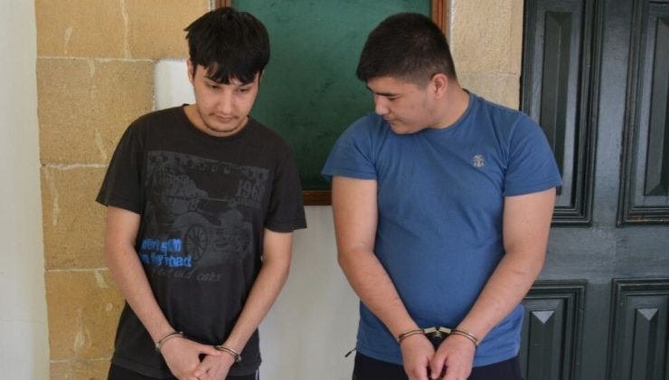 Sahte banka belgesi ile kart dolandırıcılığı yapan 2 zanlıya 7 gün daha tutukluluk verildi