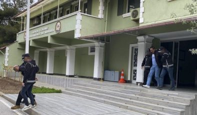 Uşak’ta sahte sürücü belgesi ve beyaz kimlik hazırlayan 2 kişi tutuklandı, 31 kişi hakkında adli işlem başlatıldı
