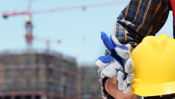 Esentepe’de evinin duvarını boyarken 5 metre yükseklikten düşen şahıs beyin kanaması geçirdi