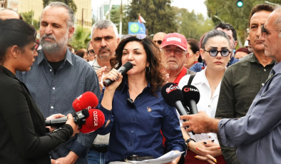 KTOEÖS Eğitim Bakanı Çavuşoğlu’nu verdiği temsili karnede, ”Sınıfta bıraktı”