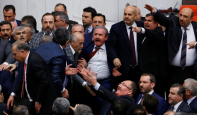 Meclis’te yumruklu kavga! Sanayi Komisyonu’nda gerilim yaşandı