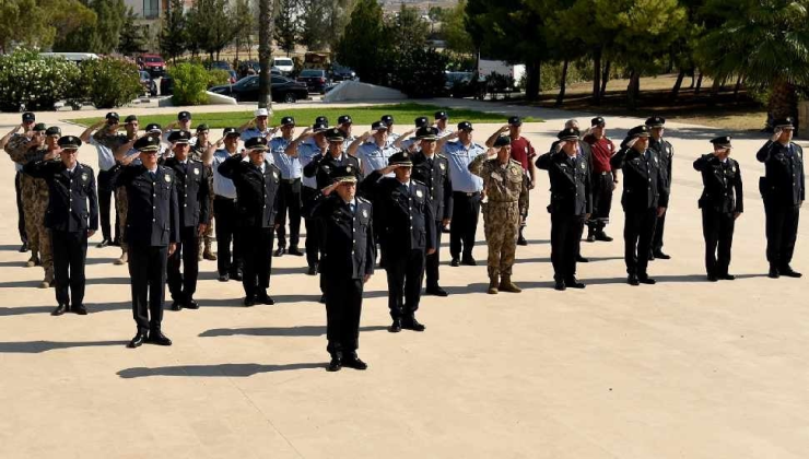 Polis Genel Müdürü Kasım Kuni ve heyeti polis günü münasebetiyle anıtlara çelenk koydu