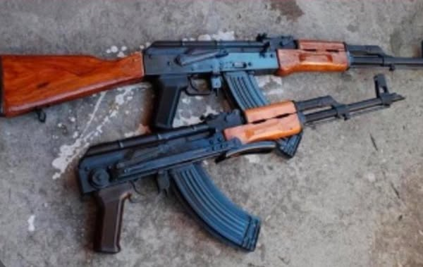 Girne ve Esentepe’de çok sayıda mermi şarjör ve kalaşnikof ele geçirildi