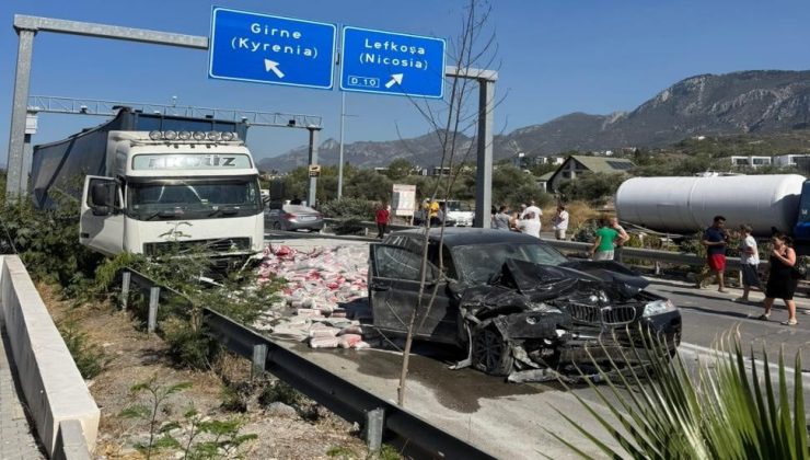 Girne Çevre Yolu’nda karşı şeride geçen TIR zincirleme kazaya neden oldu