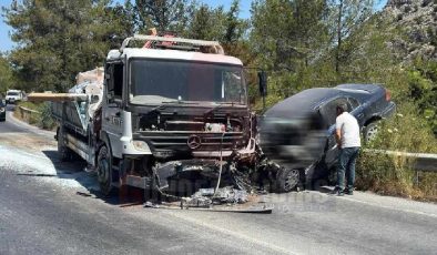 Girne Dağyolu’nda kamyon ile salon araç çarpıştı. 2 kişi yaralandı