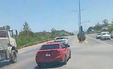 Tehlikeli sürüş yapan sürücü Girne trafik ekipleri tarafından rapor edildi