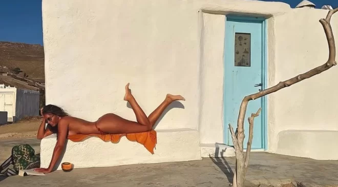 Eda Taşpınar’dan nefes kesen tatil paylaşımı! Üstsüz bir şekilde pozlar verdi, o hali sosyal medyayı kasıp kavurdu
