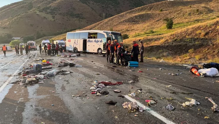 Sivas’ta yolcu otobüsü kaza yaptı: Ölü ve yaralılar var!