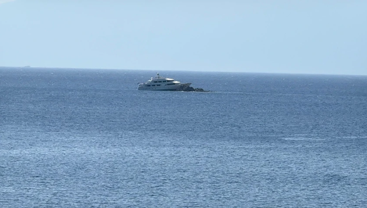 Bodrum’da ‘Monte Carlo isimli 20 metre uzunluğundaki tekne kayalıklara çarptı
