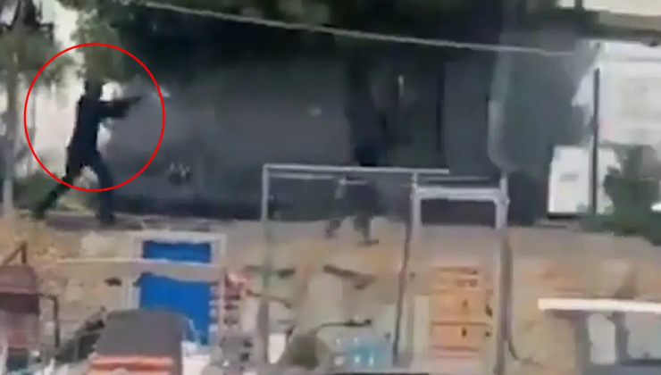 İstanbul Küçükçekmece’de silah sesleri! O anlar kameradaİstanbul Küçükçekmece’de silah sesleri!