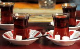 Çay göründüğü kadar masum mu? Uzmanlar uyardı: Meğer ne zararları varmış!