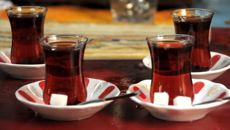 Çay göründüğü kadar masum mu? Uzmanlar uyardı: Meğer ne zararları varmış!