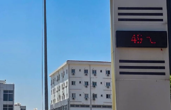 Meteoroloji 44 derece diyor ama  termometreler ile araçlardaki   göstergeler sıcaklık 49 diyor