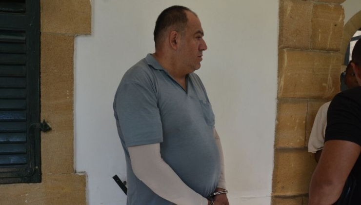Lefkoşa’da bir iş yerinin avlusundan 2 adet şemsiye çalan şahıs teminata bağlandı