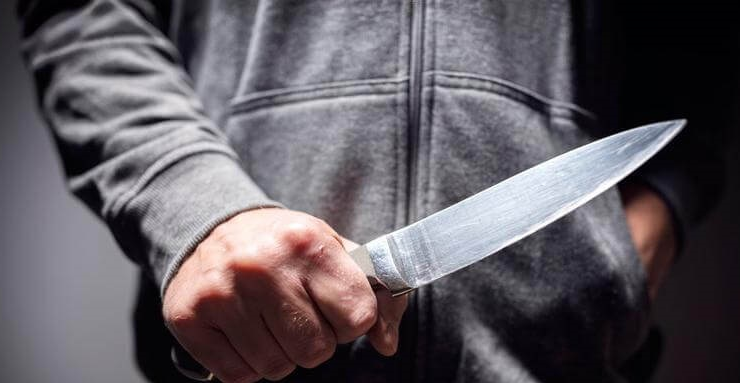 İçki konusunda anlaşamadığı arkadaşını bıçakla yaraladı