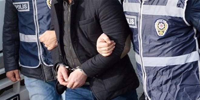 Polise küfür ederek yumruk atan şahıs tutuklandı