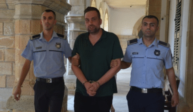 Burasını babam kurtardı diyen Emre Çamlar Ercan’da polis memurunu darp etti, 3 gün tutuklu kalacak