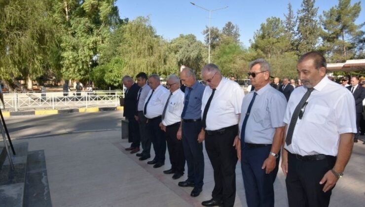 19 Eylül Gaziler Günü nedeniyle Lefkoşa Atatürk Anıtı önünde tören düzenlendi