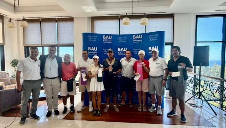Bahçeşehir Kıbrıs Üniversitesi Açık Golf Turnuvası Şampiyonu Mark Evetts. 