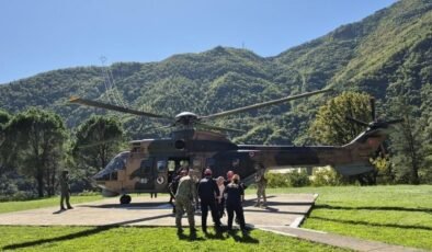 Artvin’de sel ve heyelan sonrası Camili Havzası’ndaki turistler helikopterle tahliye edildi