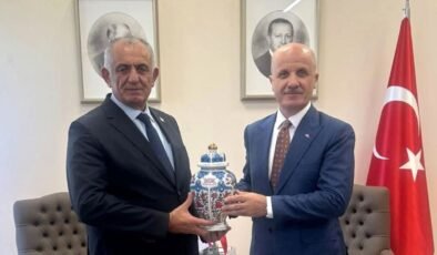 Çavuşoğlu, Ankara'da YÖK Başkanı Özvar ile bir araya geldi