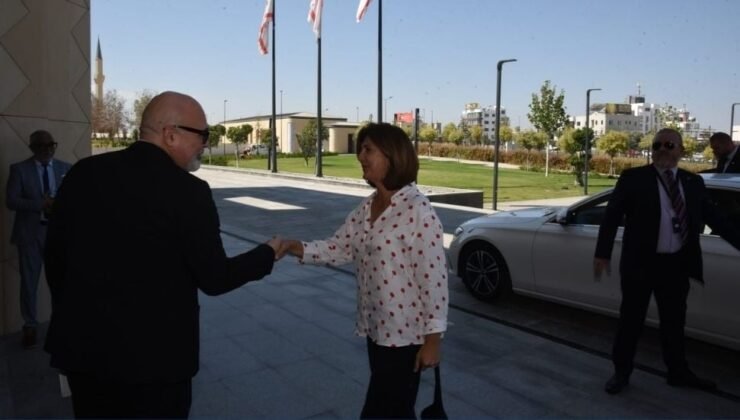 Cumhurbaşkanı Tatar, BM Genel Sekreteri Kıbrıs Kişisel Temsilcisi Holguín’i kabul etti