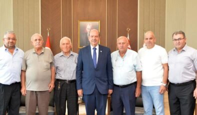 Cumhurbaşkanı Tatar, Vadili Türk Çiftçiler Birliği Spor Kulübünü kabul etti