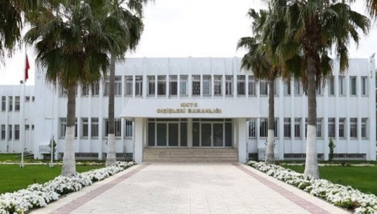 Dışişleri Bakanlığı: Kıbrıs açıklarında izinsiz faaliyetlerde bulunan gemi kıta sahanlığını terketmeli!