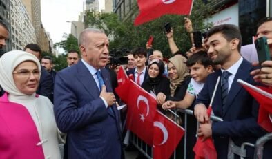 Erdoğan, ABD'deki Türkevi'ne girişinde sevgi gösterileriyle karşılandı