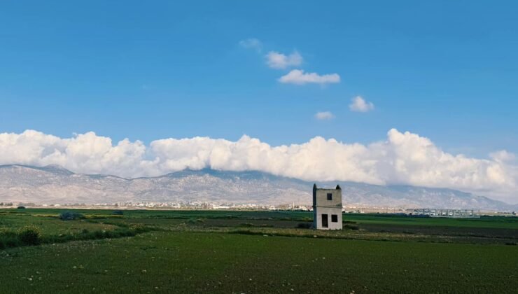Hava açık ve az bulutlu