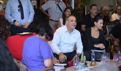 İplik Pazarı bölgesinde yayalaştırma çalışması…. Harmancı, esnafı bilgilendirdi…