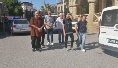 Kıbrıslı Rum 5 sanık İskele Kaza Mahkemesi’ne çıkarıldı… Duruşma çarşamba gününe ertelendi