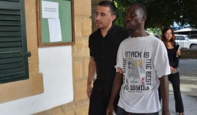 Uygunsuz hal ve tavır ile çevreye rahatsızlık verme suçundan itham edilen zanlı 15 gün tutuklu!