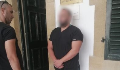 Zanlı fenalaşarak hastaneye kaldırıldı! 1 milyon 700 bin TL’lik hırsızlık iddiasıyla 8 gün tutuklu kalacak
