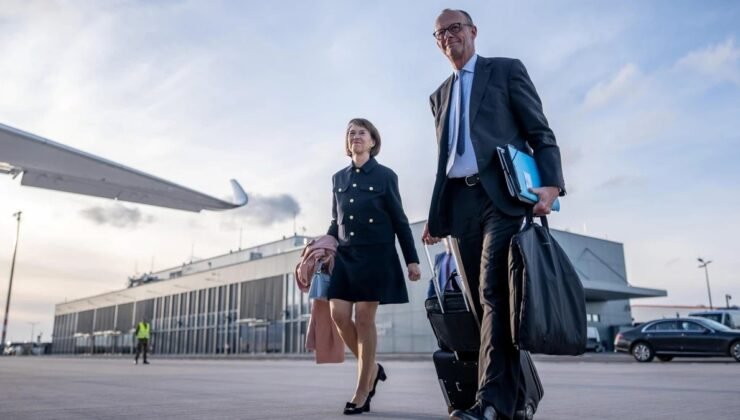 bavulunu, laptopunu ve dosyasını elinde! Almanya Başbakanı Türkiye'ye böyle geldi